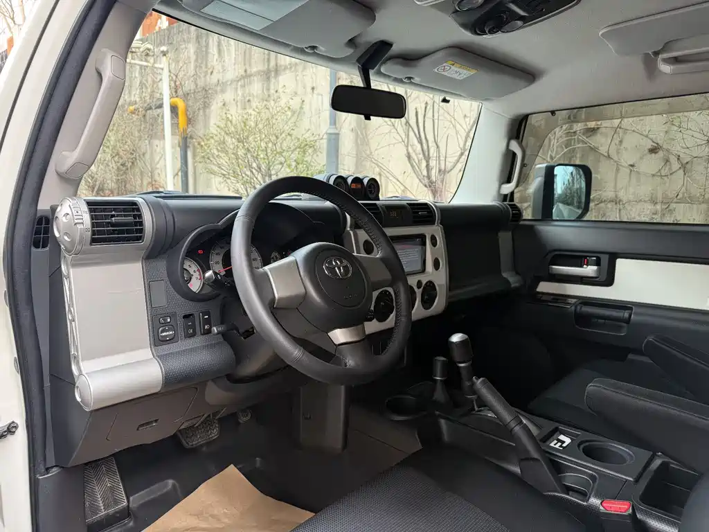 Toyota FJ Cruiser 2020 — фото 10