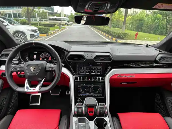 Lamborghini Urus 2021