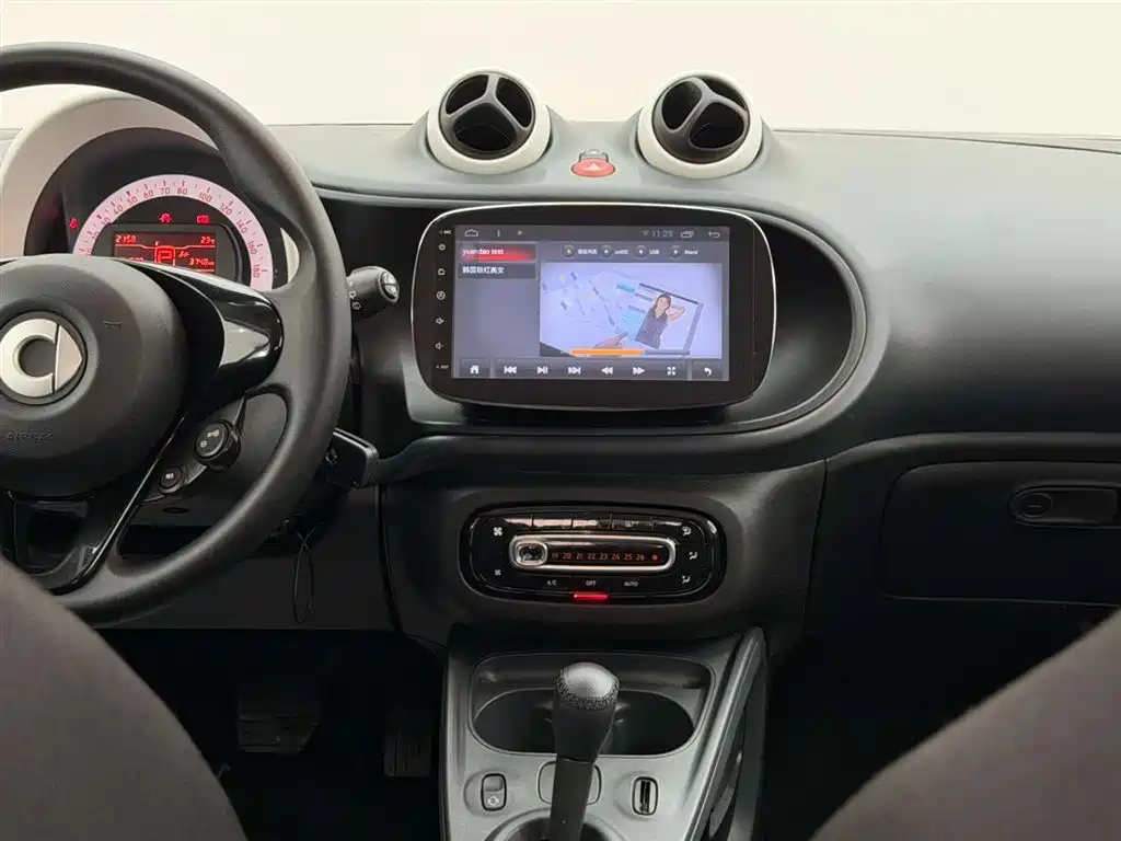 smart Fortwo 2018 — фото 24