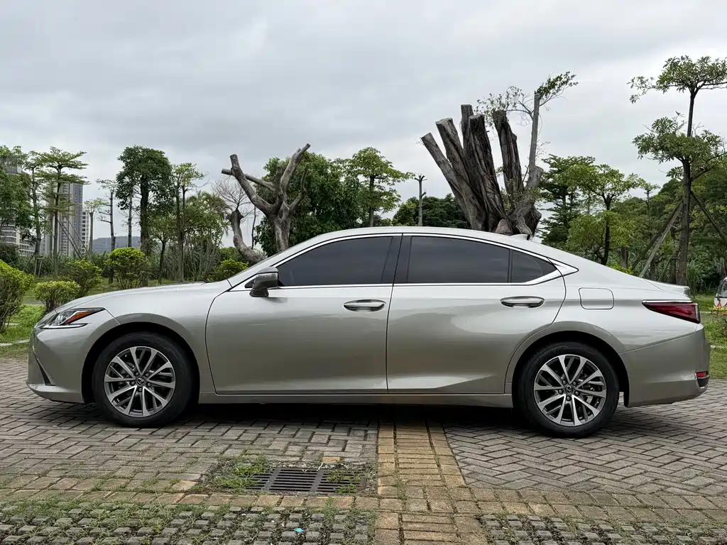 Lexus ES 2023 — фото 17