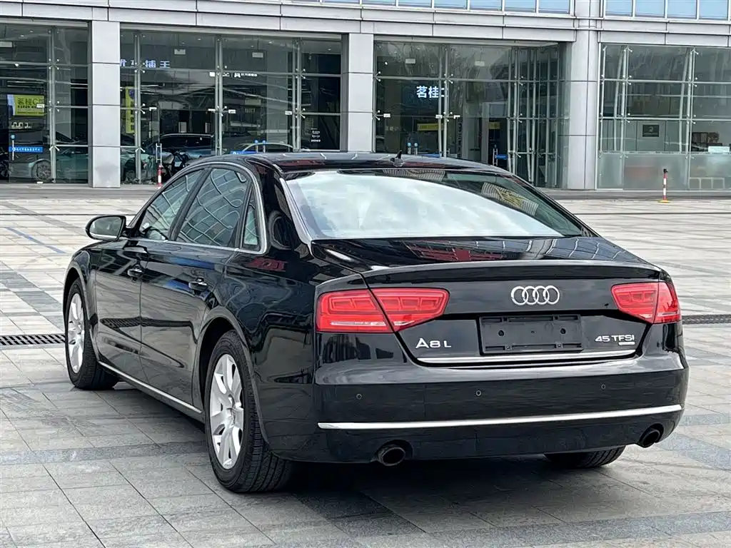 Audi A8 2014 — фото 18