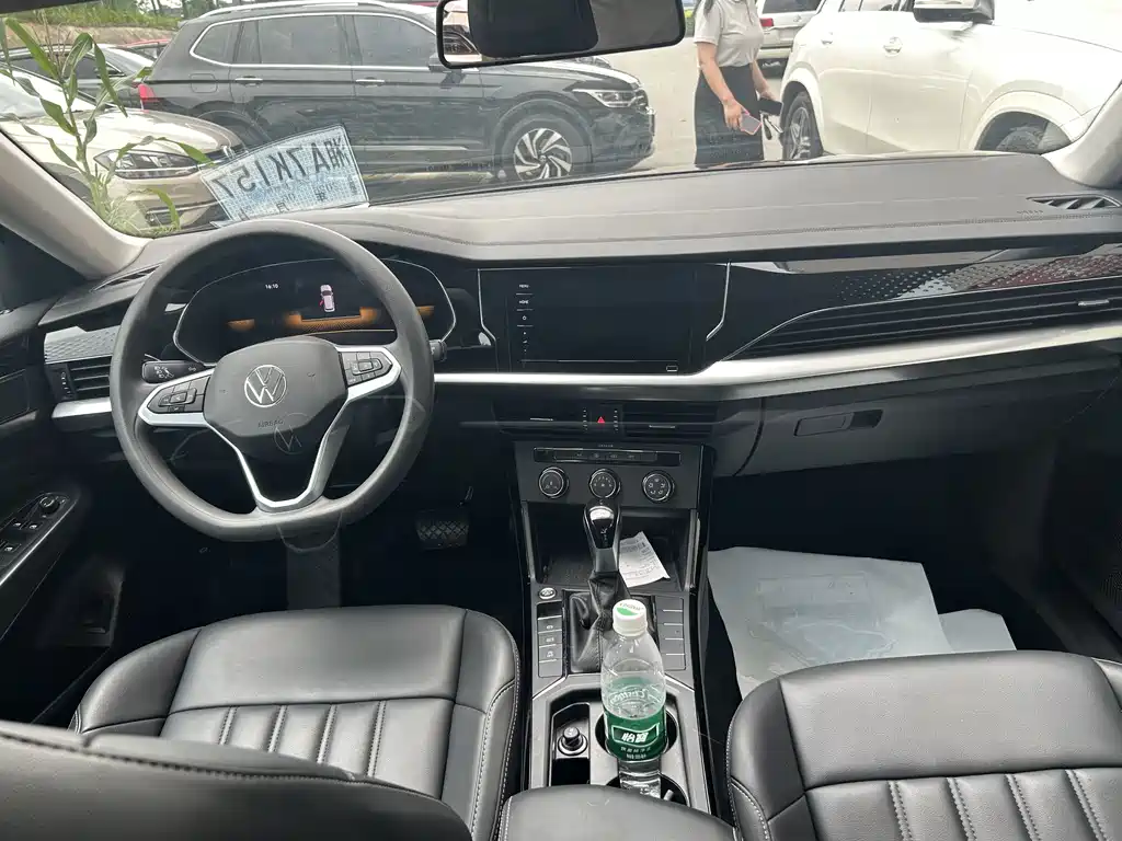 Volkswagen Passat 2024