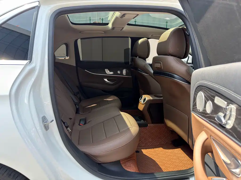 Mercedes-Benz E-Class 2019 — фото 10