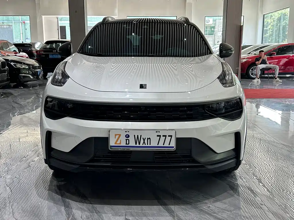 Lynk & Co 01 EM-P 2021 — фото 2