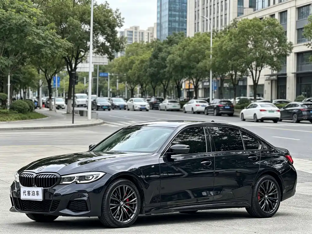 BMW 3 Series 2021 — фото 1