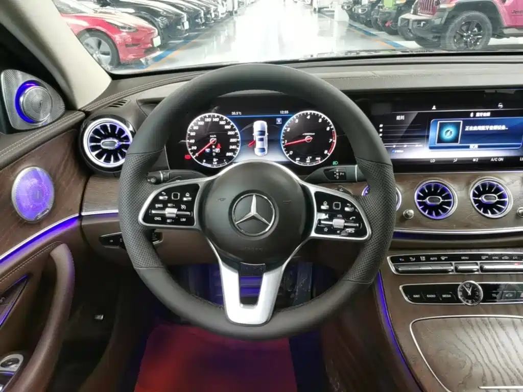 Mercedes-Benz E-Class 2019 — фото 11