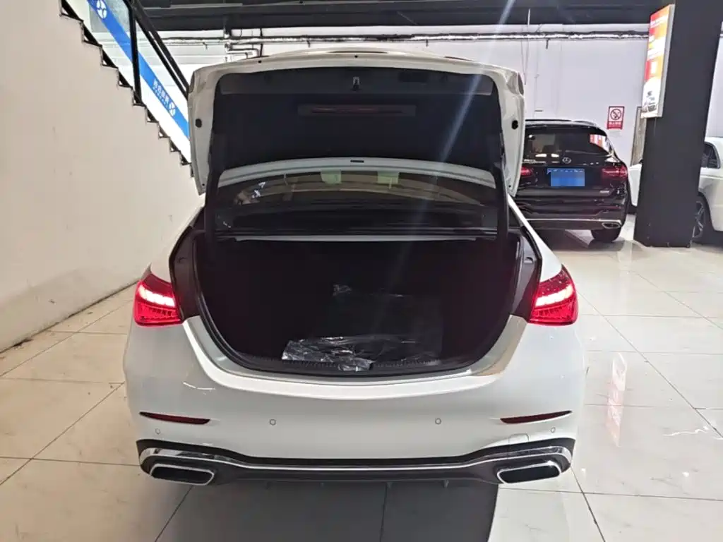 Mercedes-Benz C-Class 2025 — фото 19