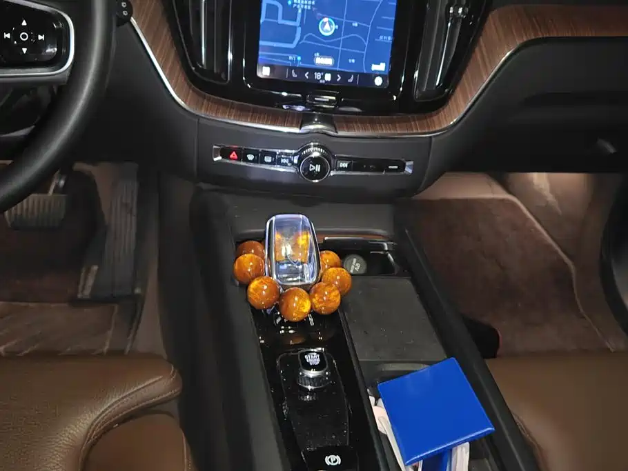 Volvo XC60 PHEV 2025 — фото 16