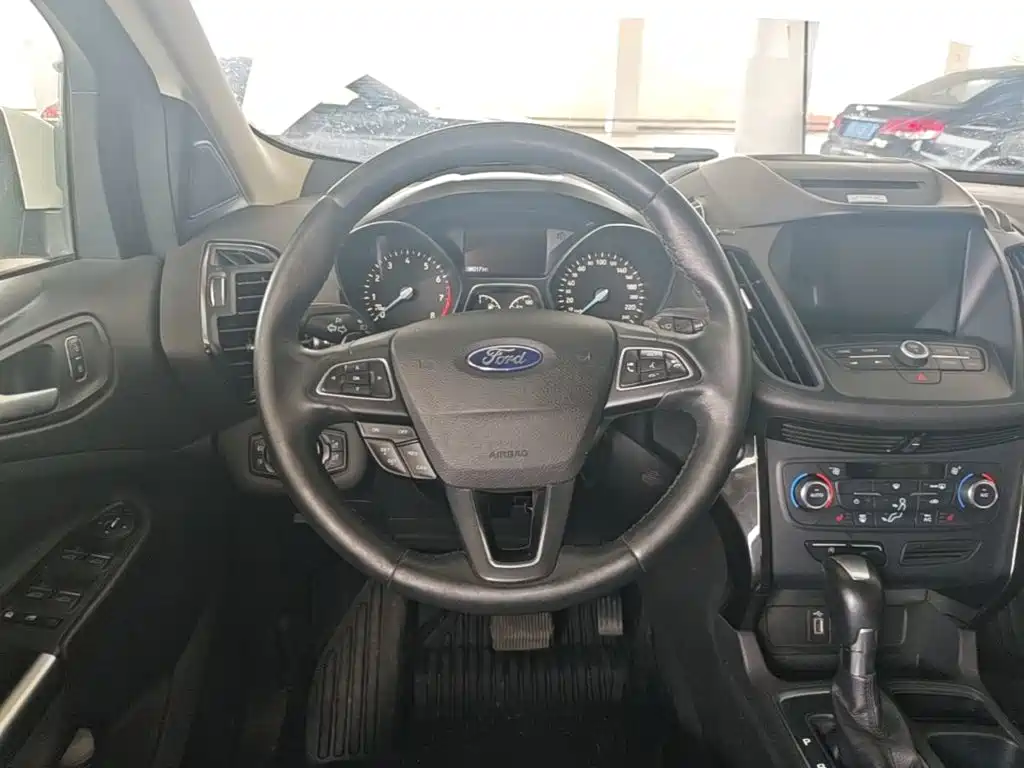 Ford Kuga 2017 — фото 11