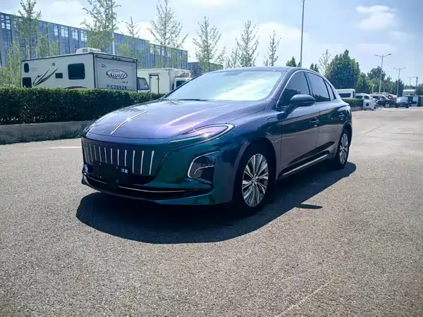 Hongqi E-QM5 2023