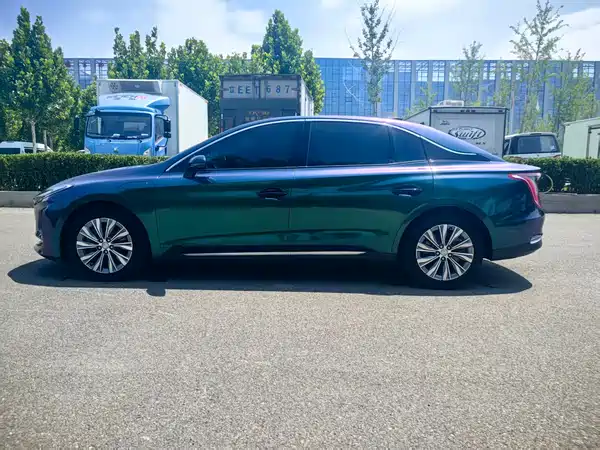 Hongqi E-QM5 2023