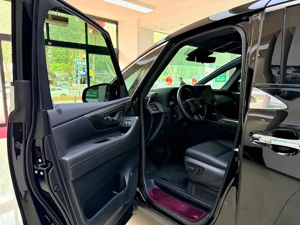 Toyota Alphard 2023 — фото 8