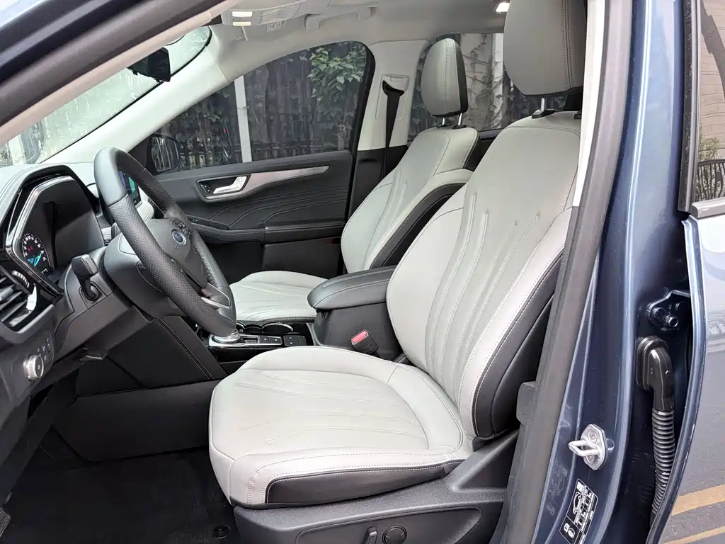 Ford Escape 2022 — фото 15