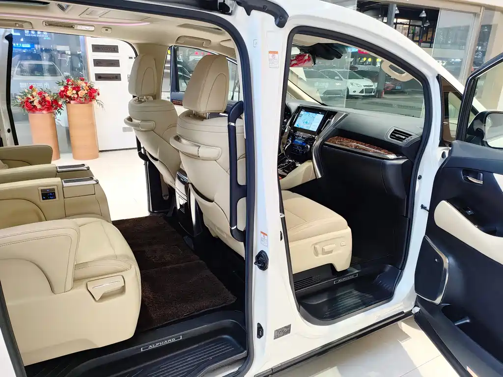 Toyota Alphard 2021 — фото 13
