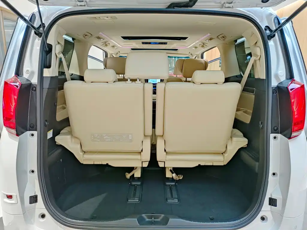 Toyota Alphard 2021 — фото 15