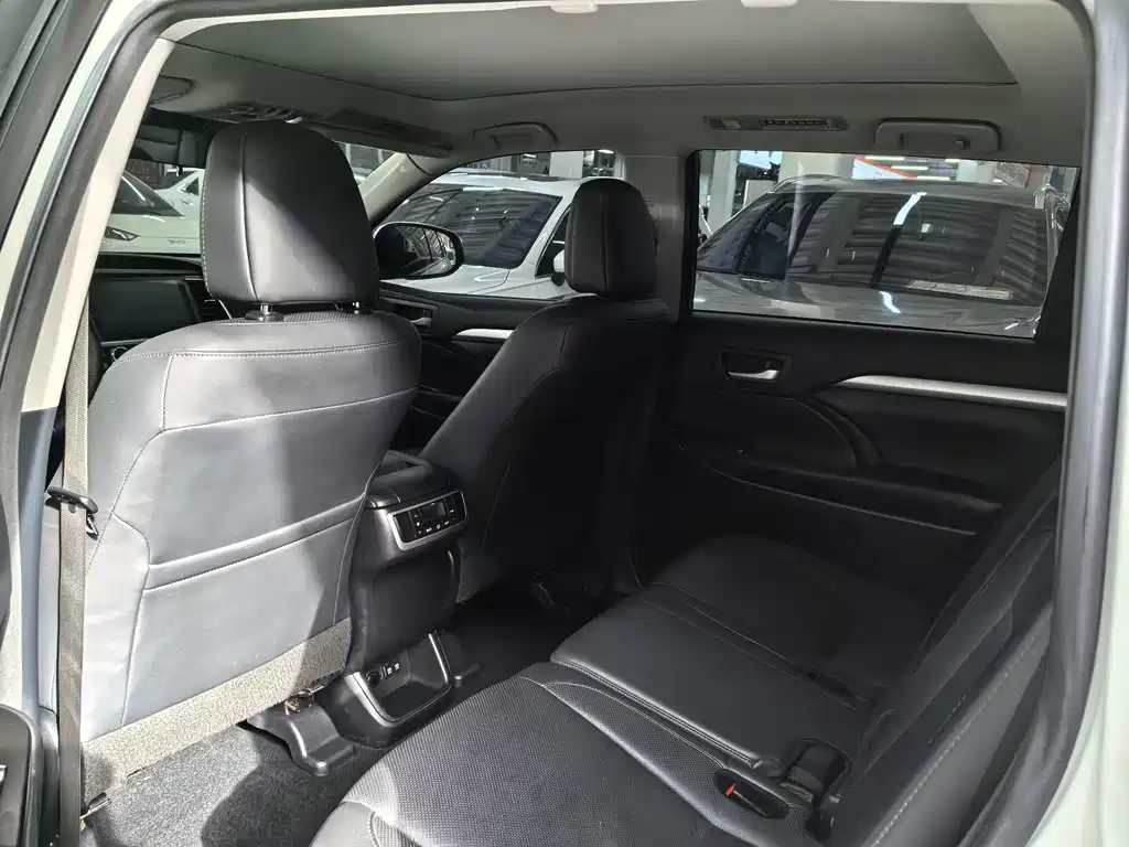 Toyota Highlander 2018 — фото 10