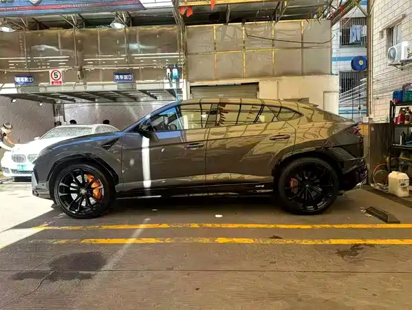 Lamborghini Urus 2024
