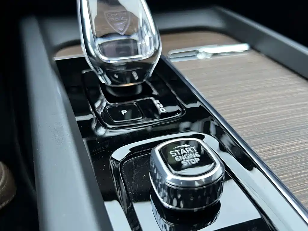 Volvo XC60 2023 — фото 13