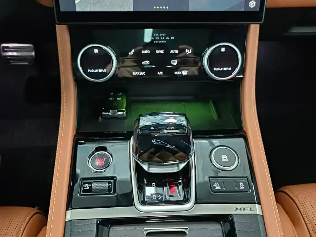 Jaguar XFL 2024 — фото 15