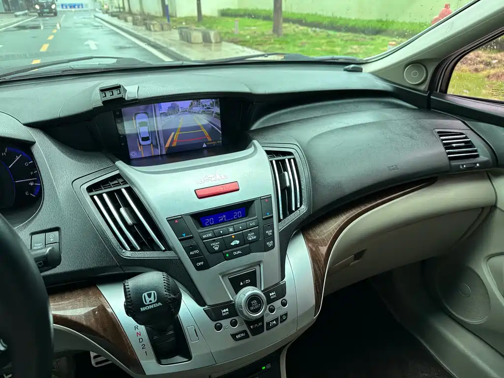 Honda Odyssey 2015 — фото 14
