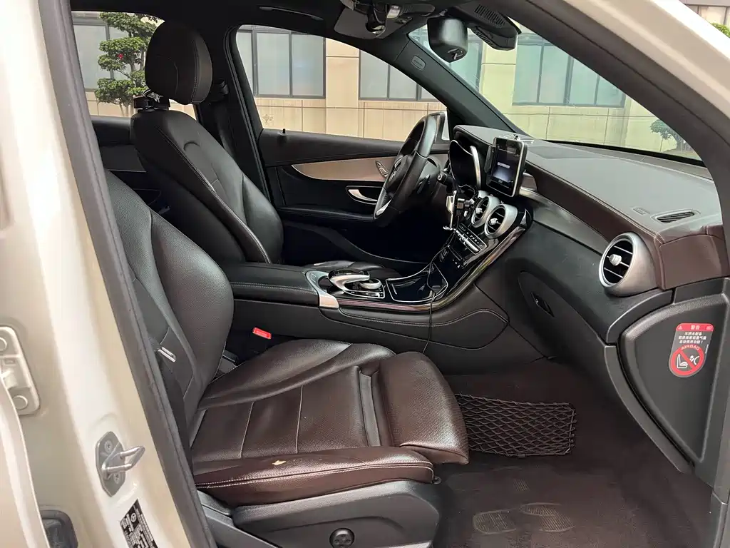 Mercedes-Benz GLC 2017 — фото 15