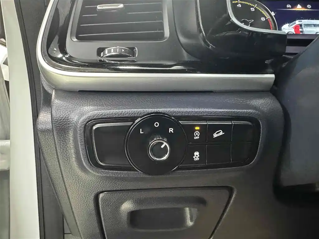 GAC Motor Trumpchi M8 2021 — фото 19