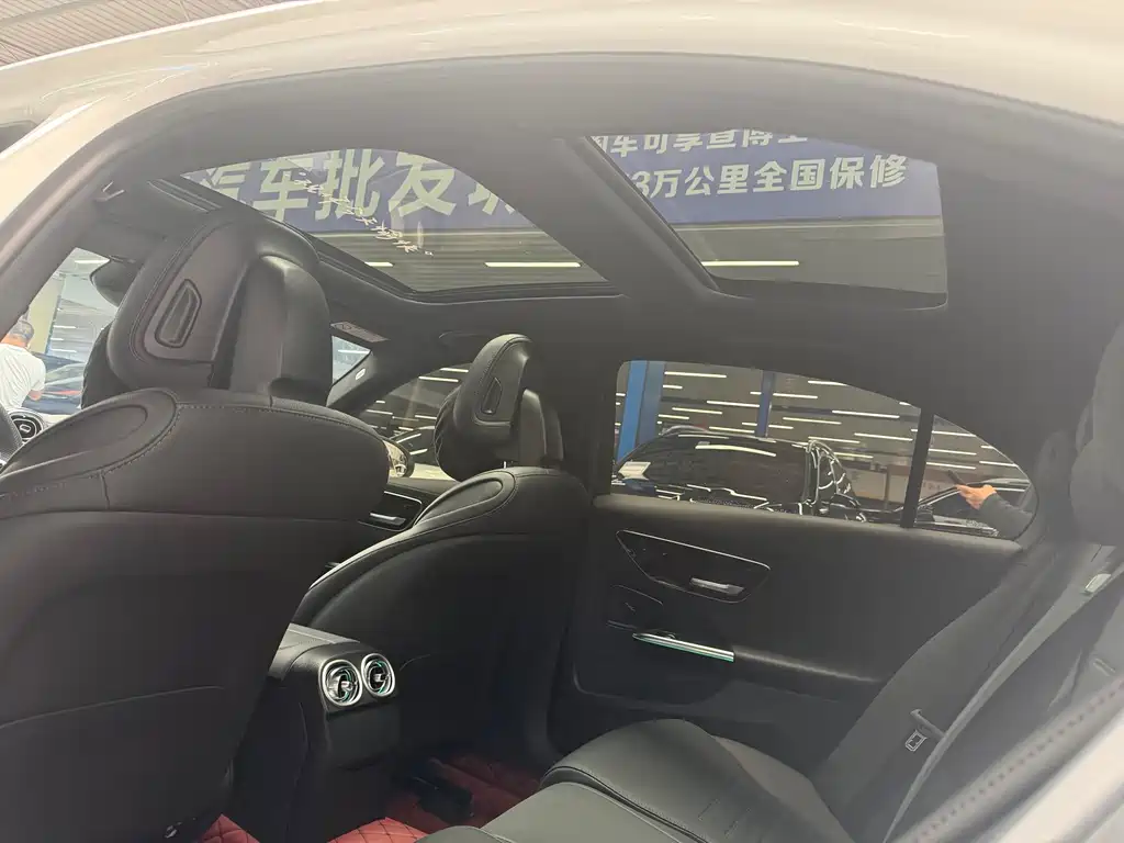 Mercedes-Benz C-Class 2025 — фото 15