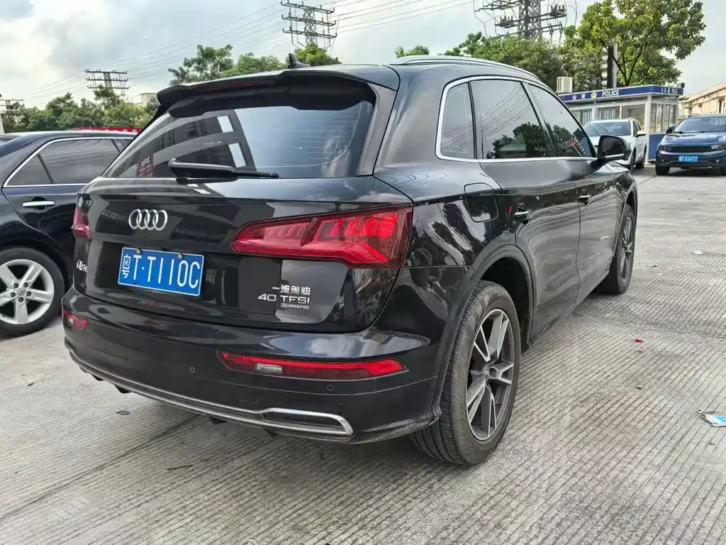 Audi Q5L 2018 — фото 3