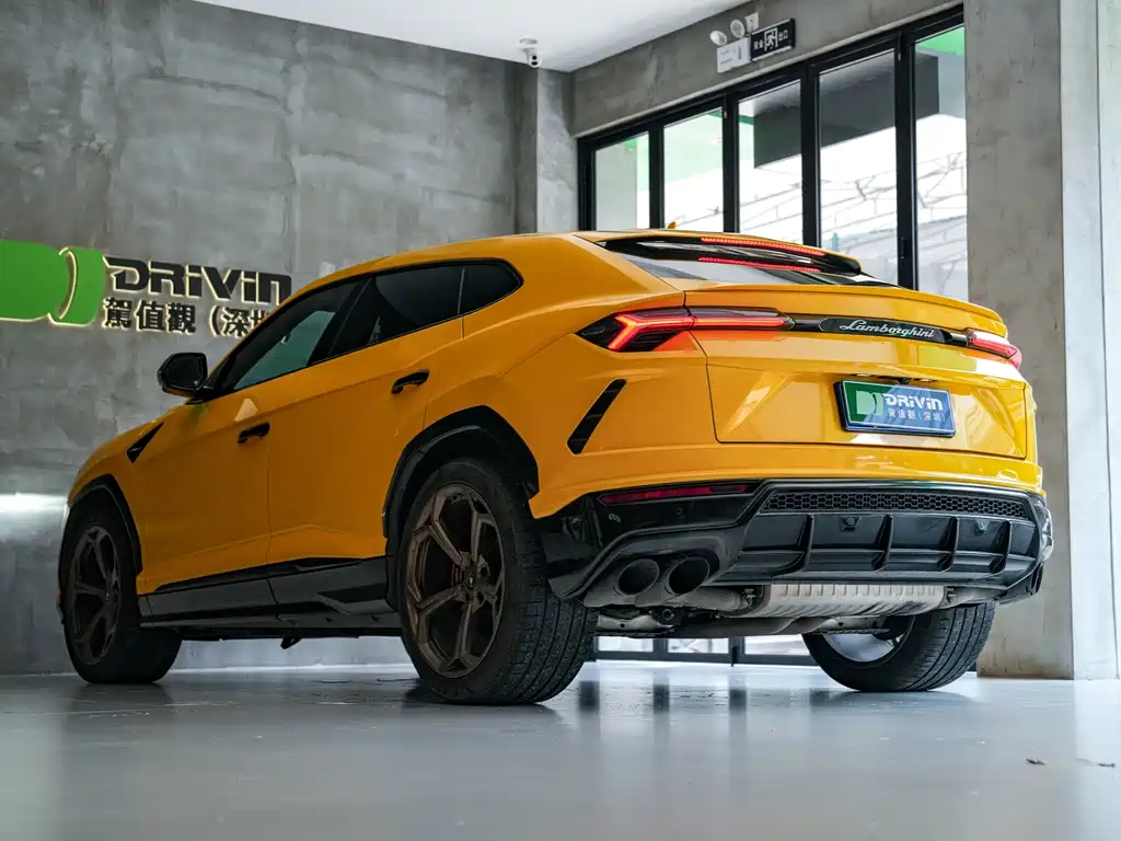 Lamborghini Urus 2019 — фото 19