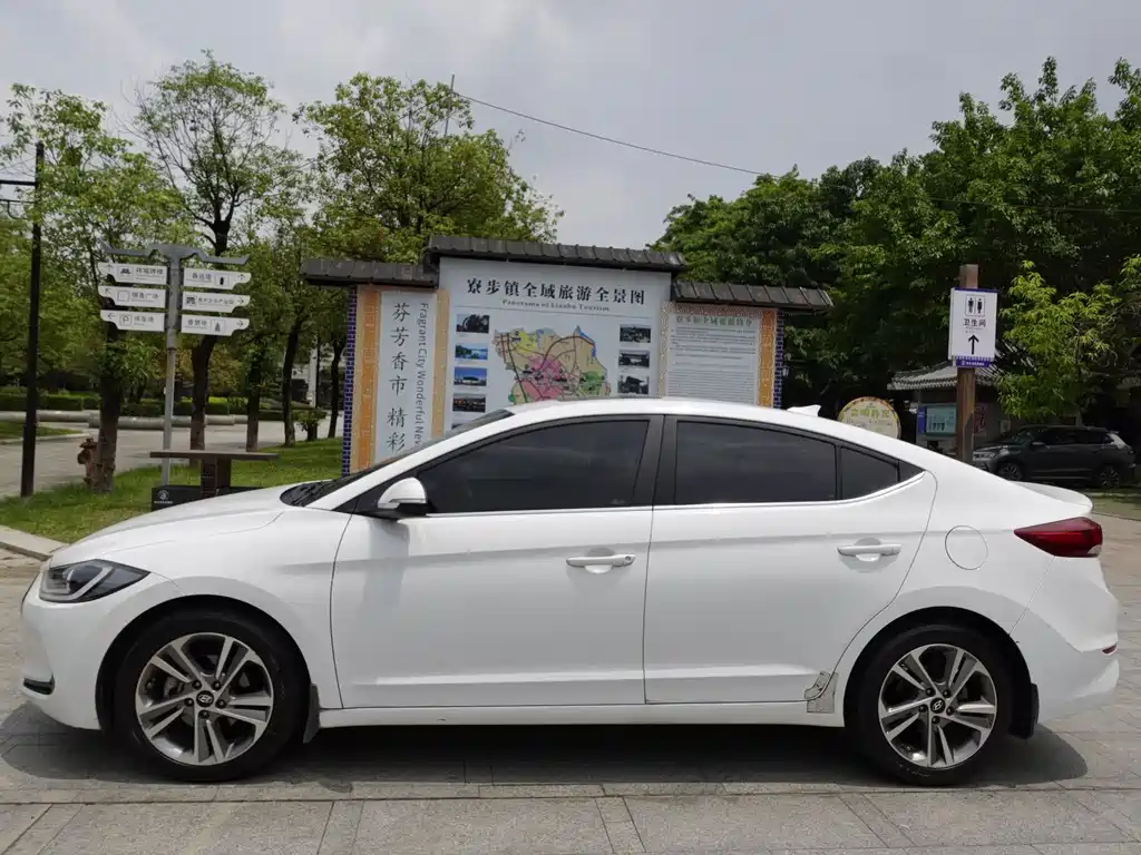 Hyundai Elantra 2017 — фото 7