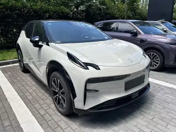 Zeekr X 2024