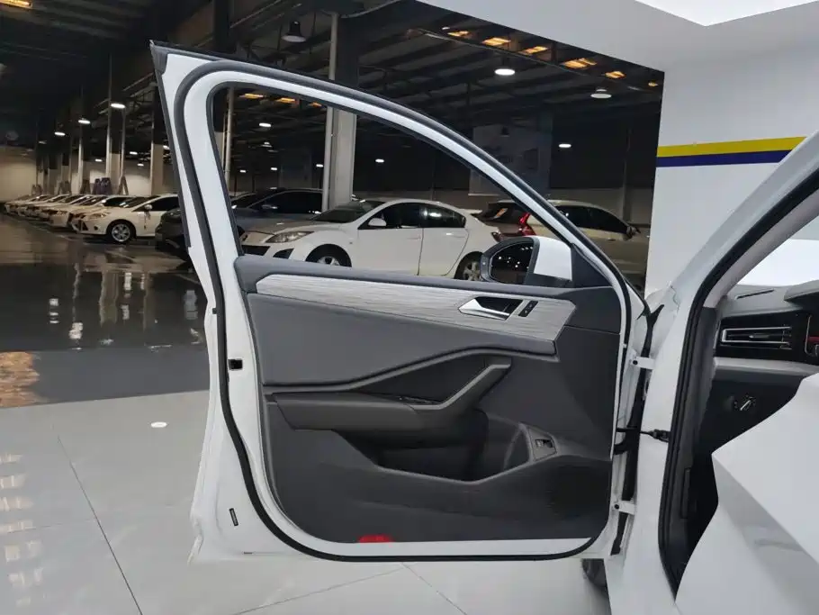 Volkswagen Sagitar 2025