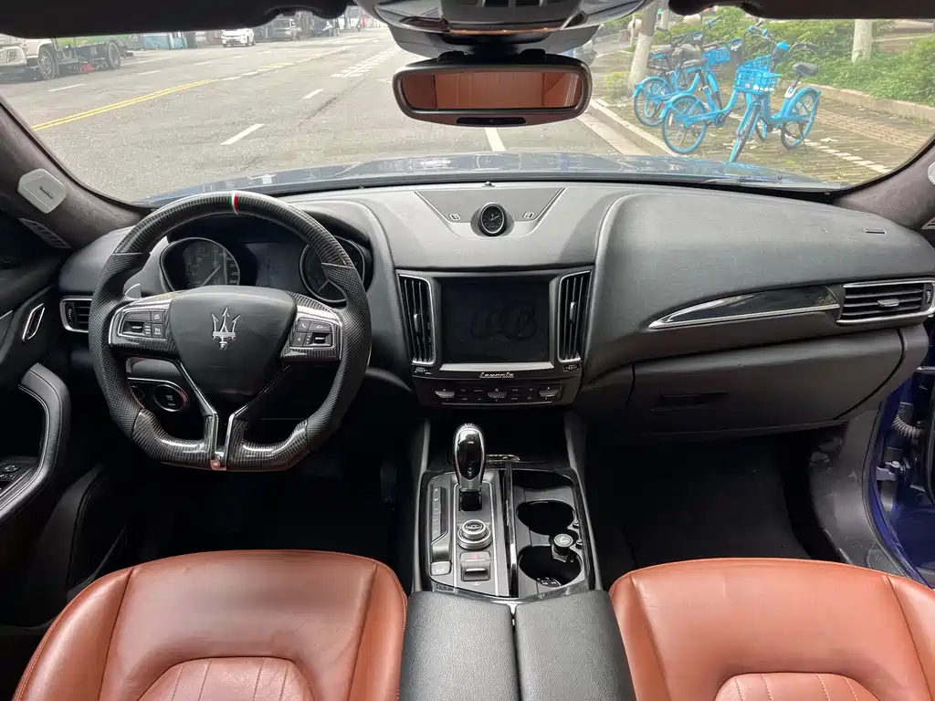 Maserati Levante 2016 — фото 27