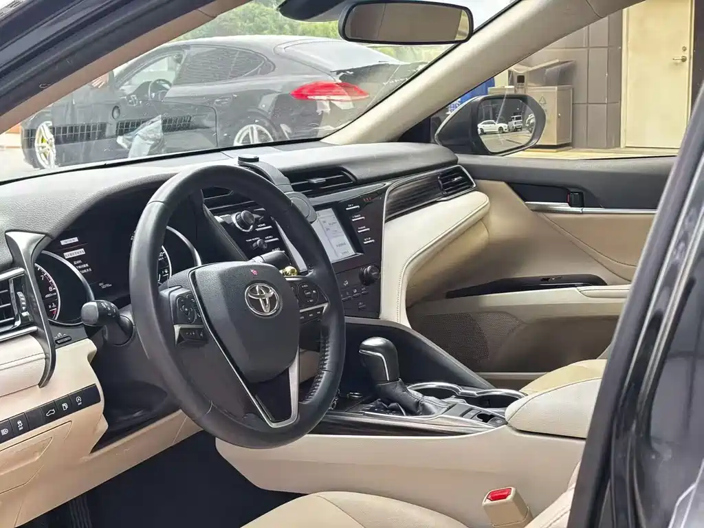 Toyota Camry 2018 — фото 5