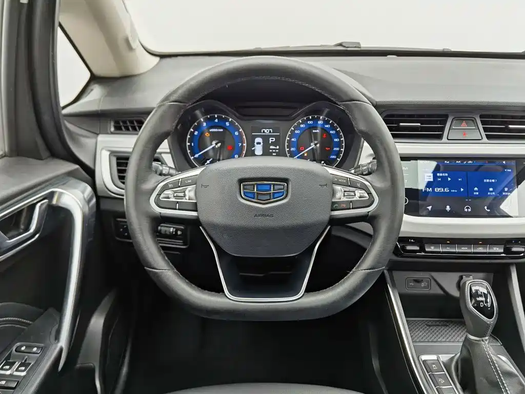 Geely Vision X3 2020 — фото 11