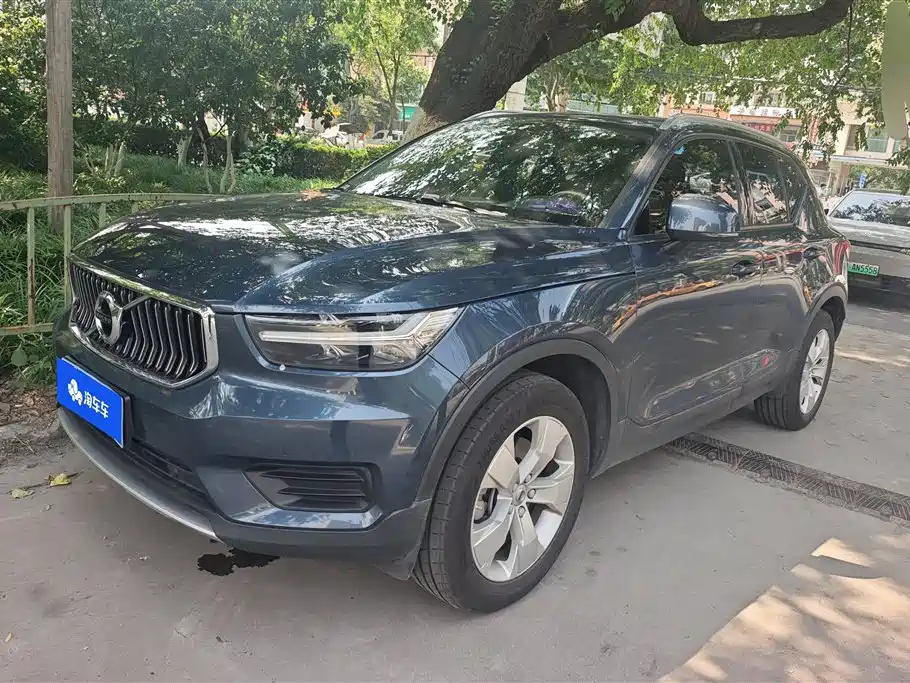 Volvo XC40 2021 — фото 1
