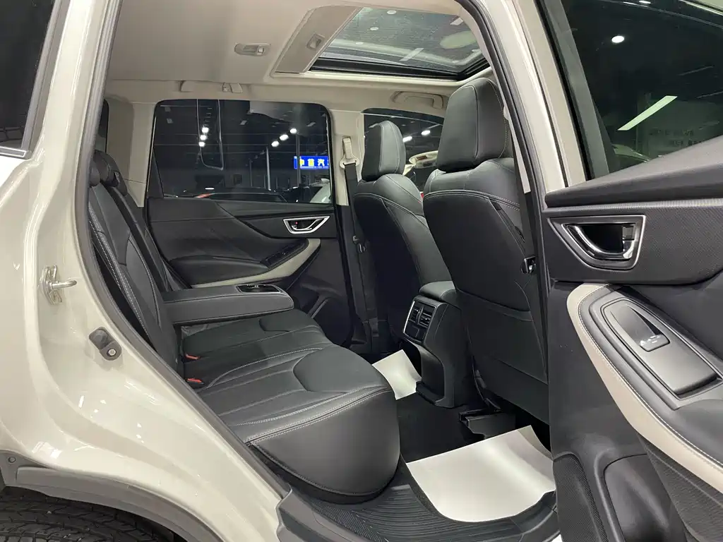 Subaru Forester 2023 — фото 17