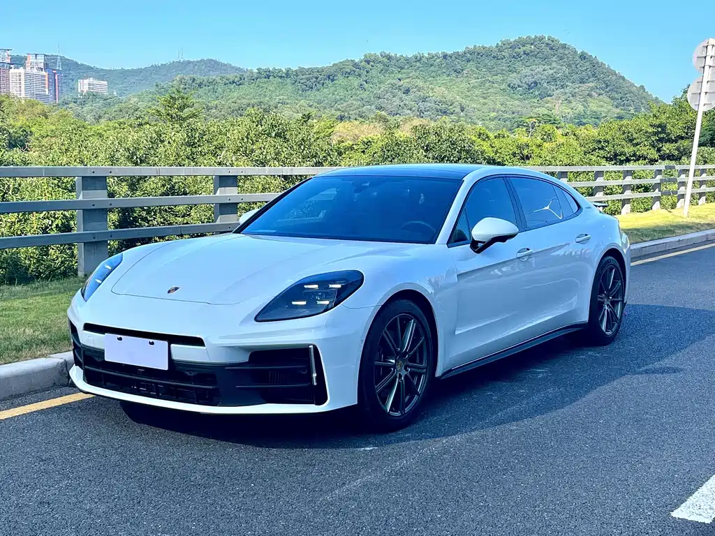 Porsche Panamera 2024 — фото 1