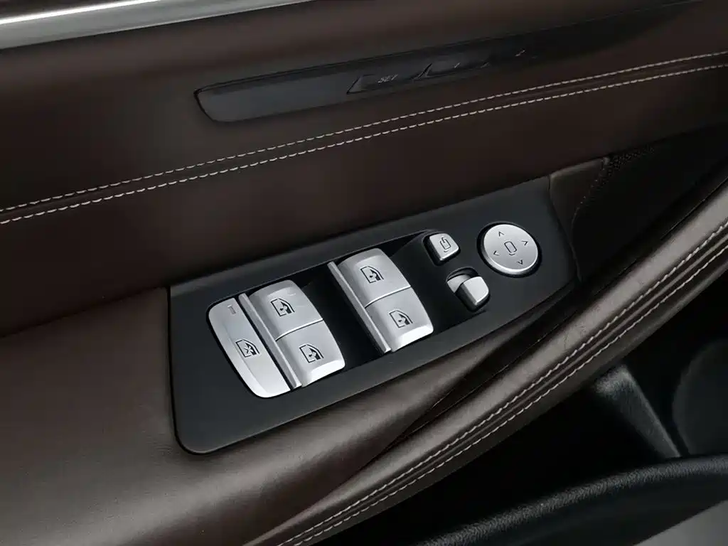 BMW 5 Series New Energy 2019 — фото 9