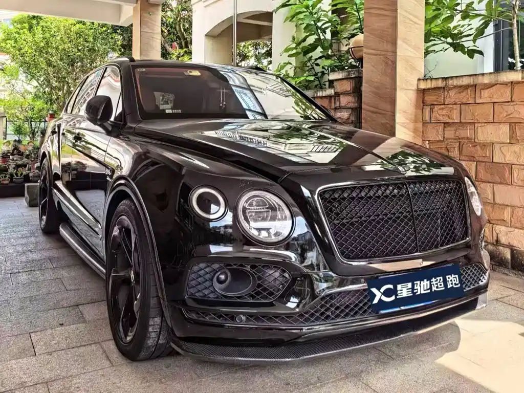 Bentley Bentayga 2017 — фото 1