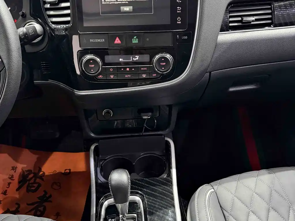 Mitsubishi Outlander 2023 — фото 11