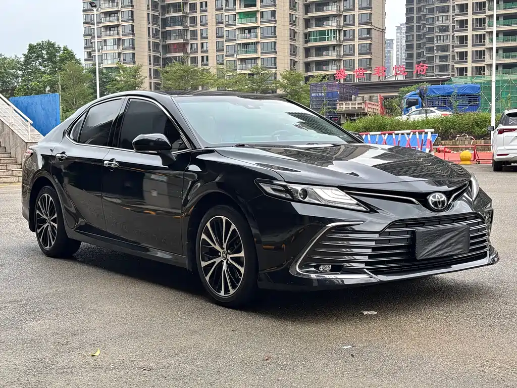 Toyota Camry 2023 — фото 3