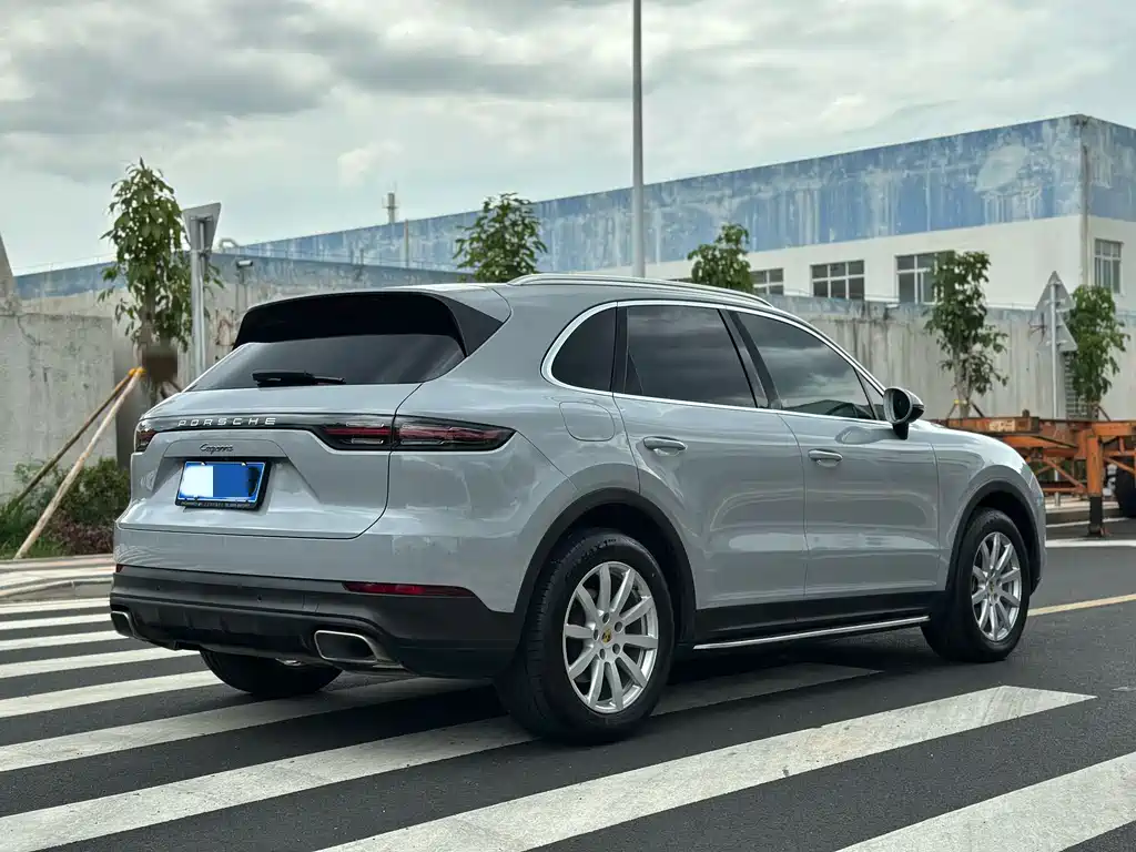 Porsche Cayenne 2018 — фото 10