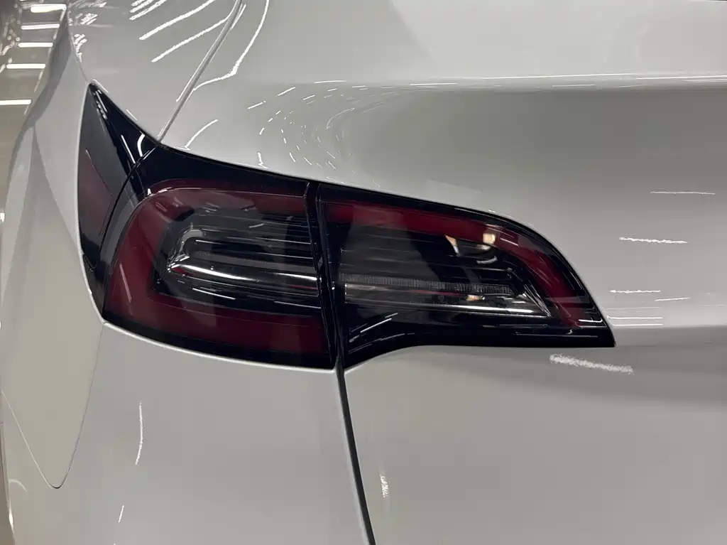Tesla Model Y 2023 — фото 14