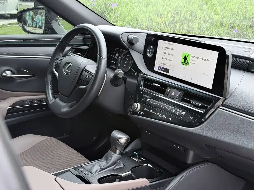 Lexus ES 2023 — фото 13