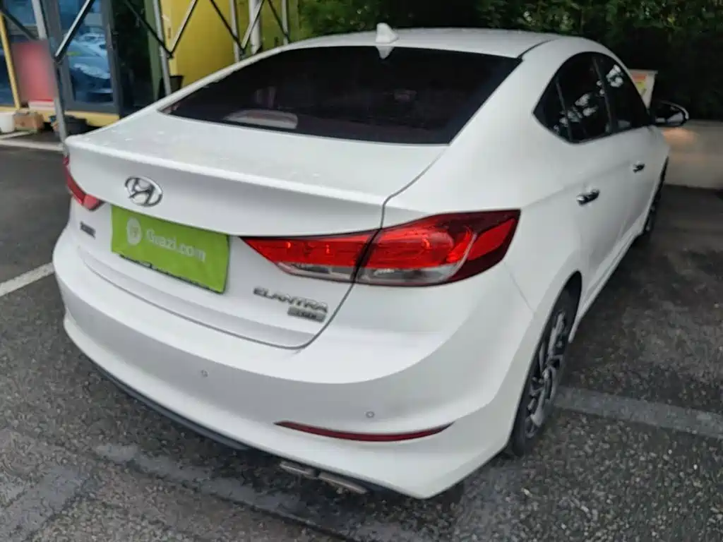 Hyundai Elantra 2020 — фото 7