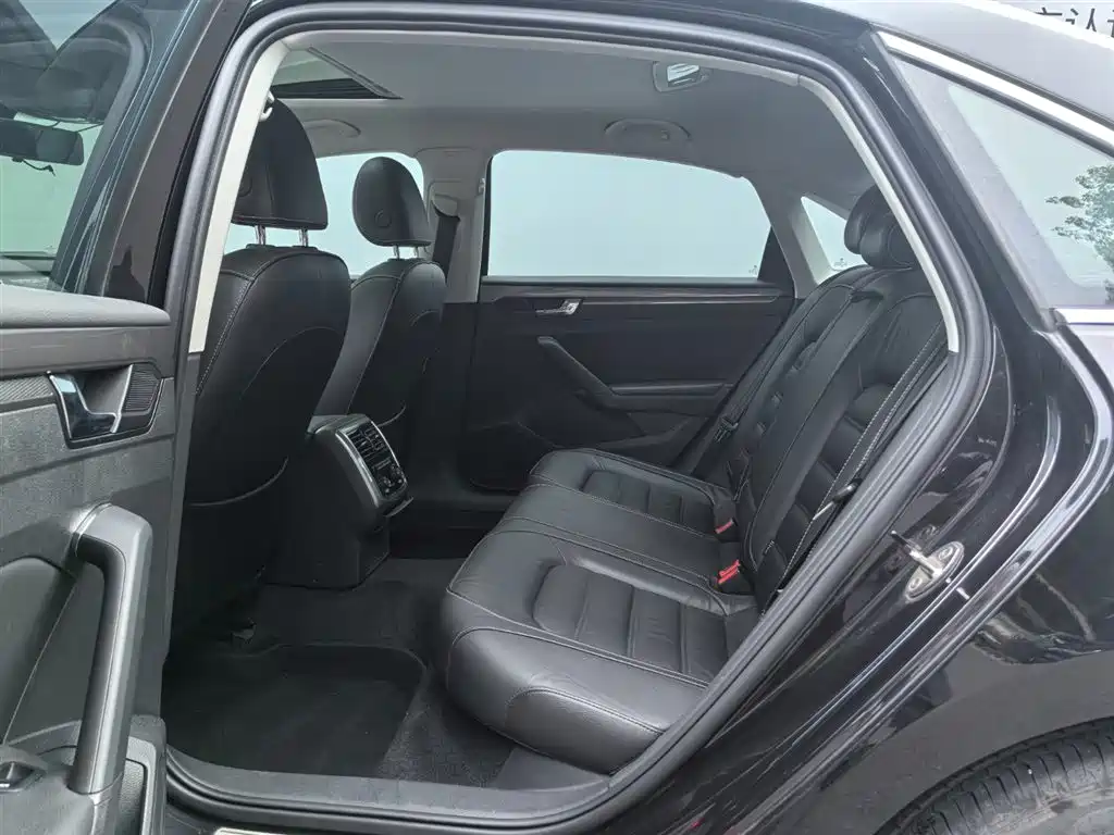 Volkswagen Passat 2016 — фото 14