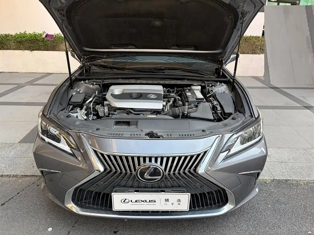 Lexus ES 2020