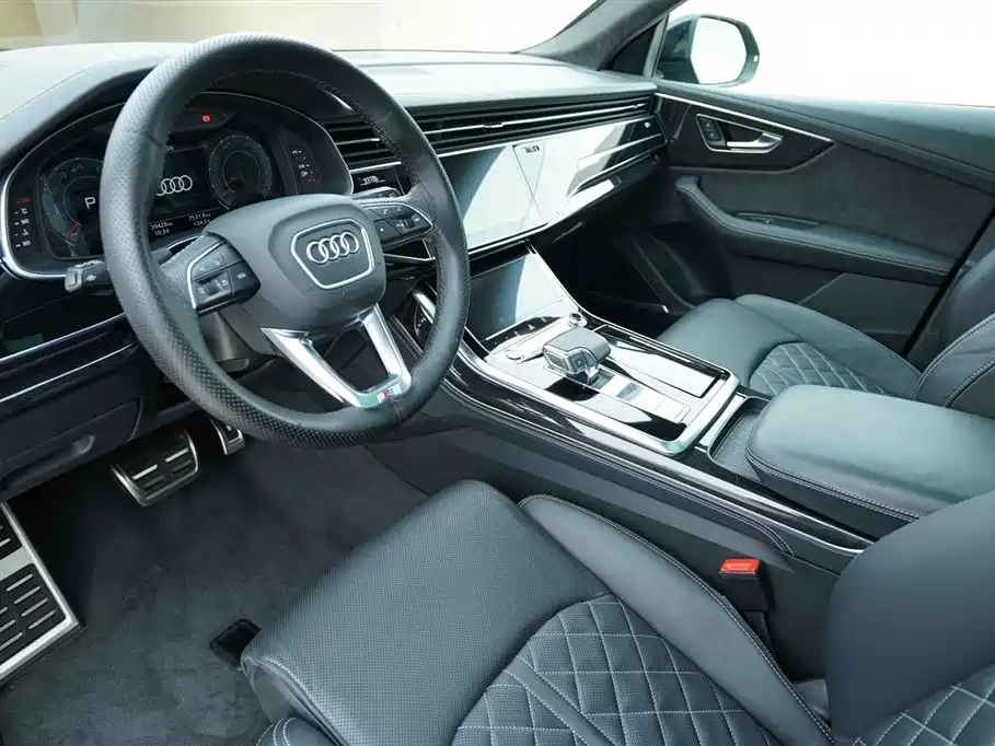 Audi Q8 2023 — фото 10