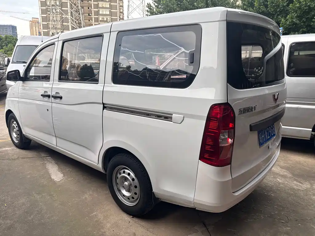 Wuling Rongguang V 2016